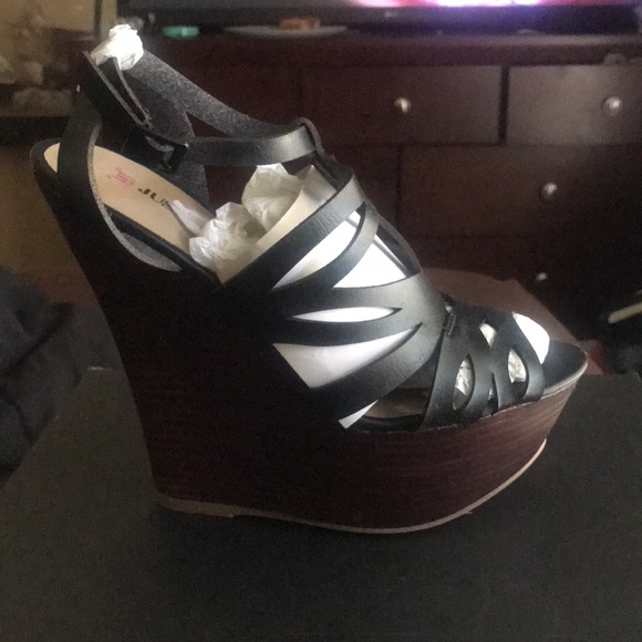Brand new never worn black in brown wedge - Picture 3 of 3